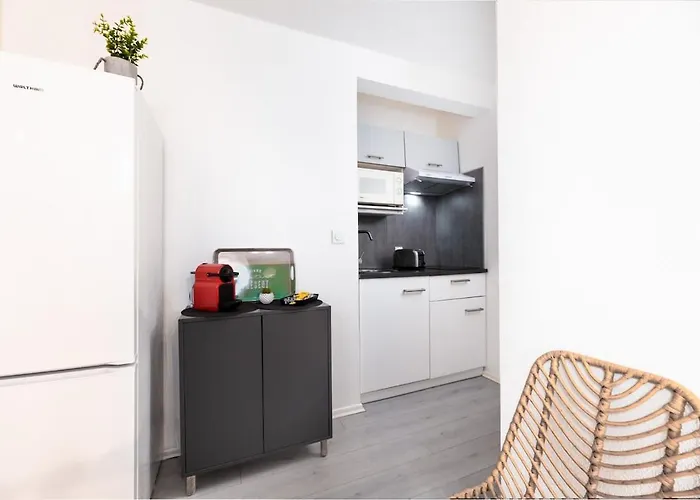 L'alto Hometimal - Center - Parking - Metro Apartmán *